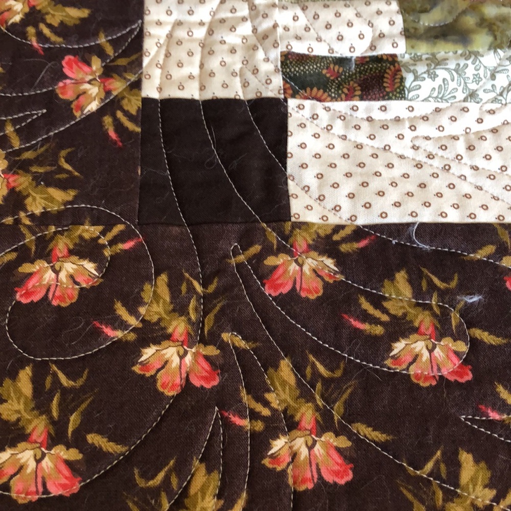 Quilt, small throw - Picture 3 of 4